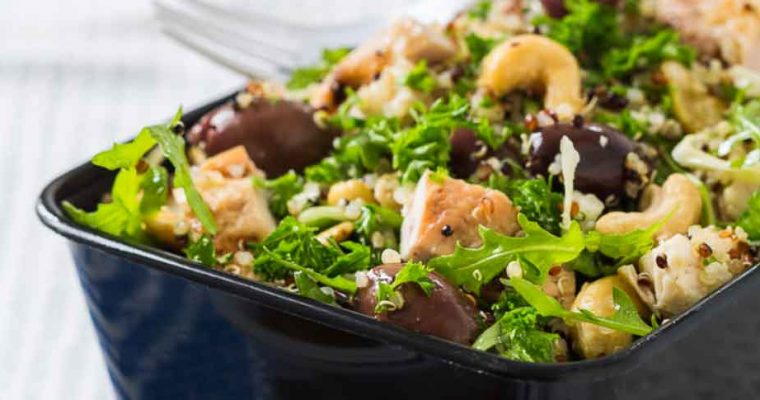 Grøn salat med quinoa, kylling og vanilje-vinaigrette