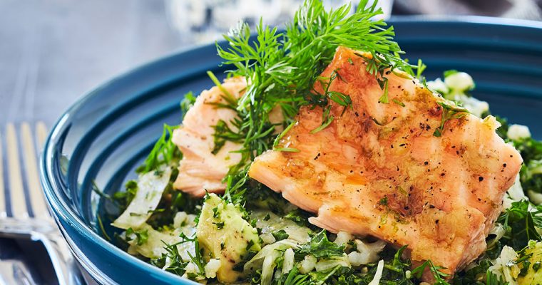 Ingefærglaceret laks med sprød, grøn salat