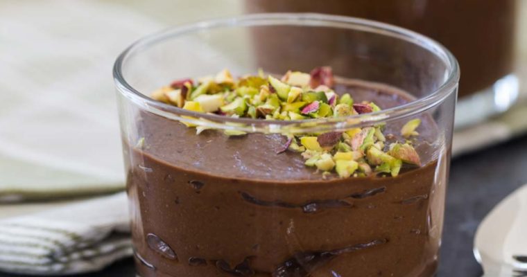 Chokolademousse med avocado, pære og ingefær