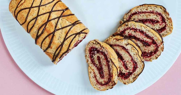 Glutenfri hindbærroulade med mandler og ingefær