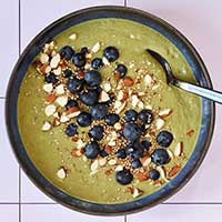 Tab dig sundere: Antiinflammatorisk smoothiebowl med avocado, spinat og kakao.